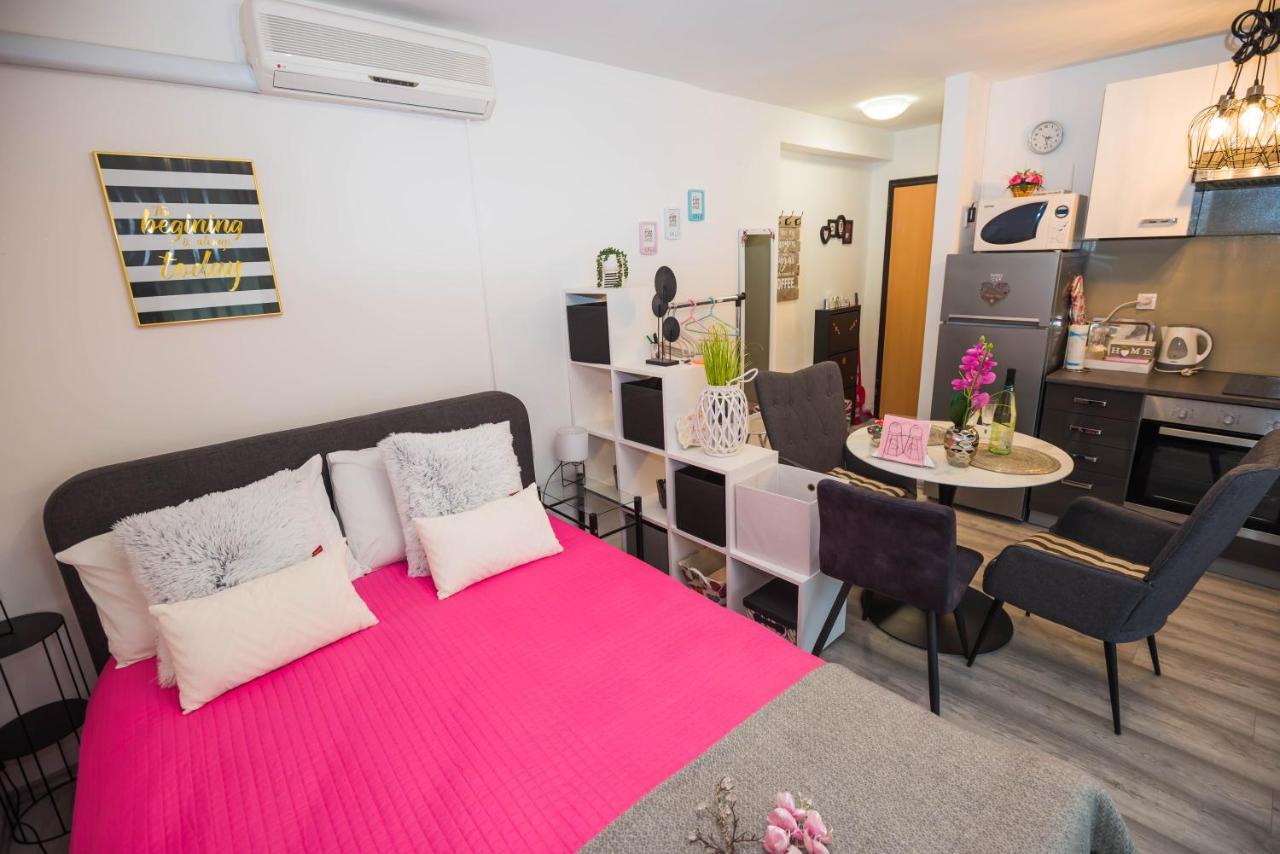 Apartments Mary & Free Parking Ровинь Экстерьер фото